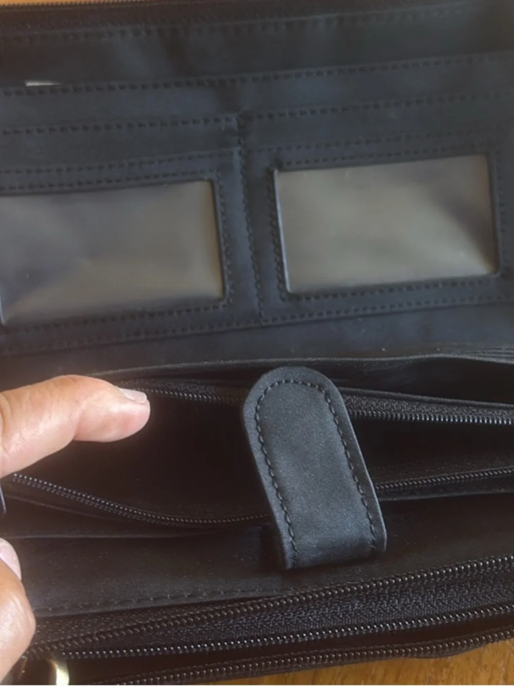 Wilsons Leather Black Leather crossbody Bag with Zip Top